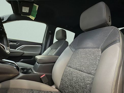 Used 2024 Chevrolet Colorado ZR2 w/ Technology Package image 9