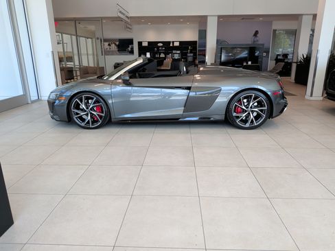 Used 2021 Audi R8 V10 w/ Premium Package RWD image 7