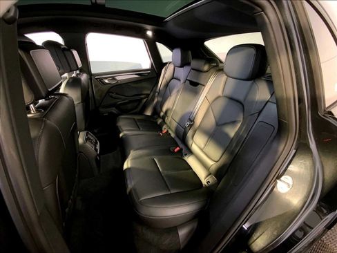 Certified 2026 Porsche Macan AWD/4WD image 24