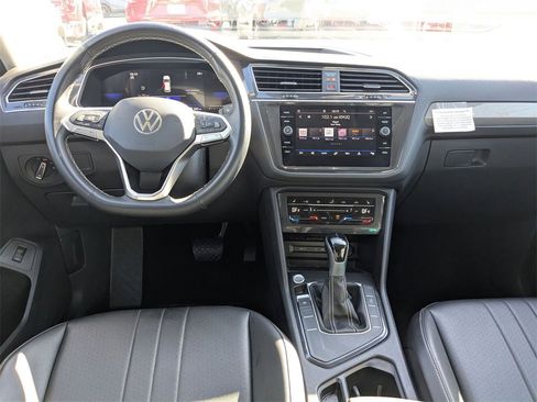 Used 2024 Volkswagen Tiguan SE image 26