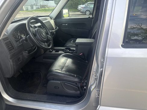 Used 2012 Jeep Liberty Sport AWD/4WD image 7