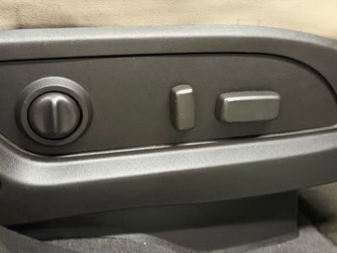 Used 2011 Chevrolet Traverse LTZ image 22