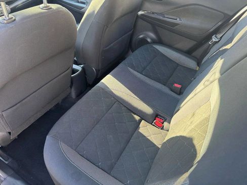 Used 2018 Nissan Kicks S image 11