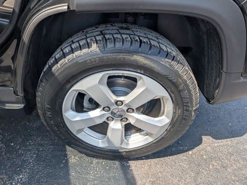 Used 2018 Jeep Compass Latitude w/ Popular Equipment Group AWD/4WD image 28