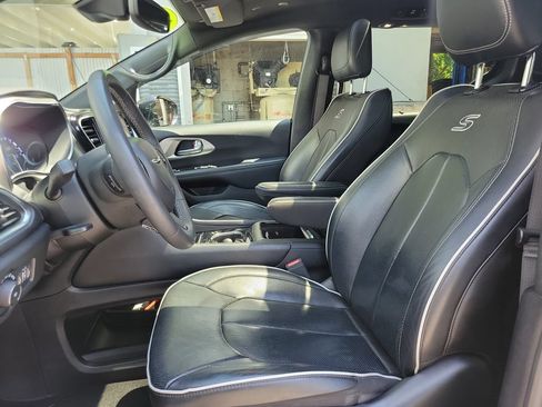Used 2022 Chrysler Pacifica Limited w/ S Appearance Package FWD image 17