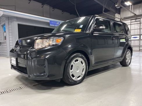 Used 2011 Scion xB FWD image 4