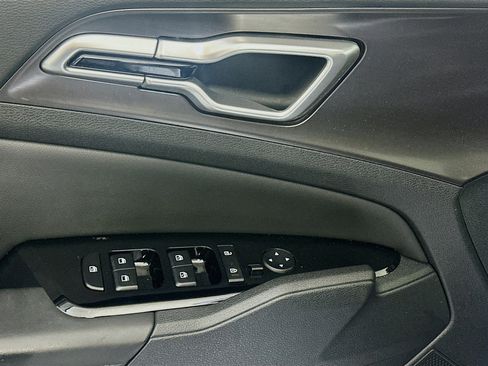 Used 2025 Kia Sportage EX FWD image 15