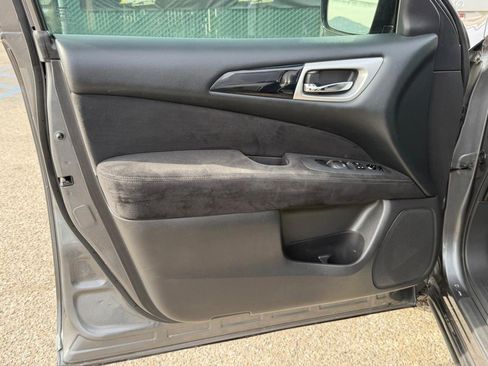 Used 2015 Nissan Pathfinder SV image 15