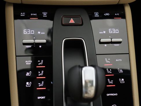 Used 2025 Porsche Macan image 23