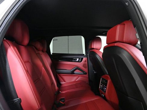 Certified 2022 Porsche Cayenne image 19