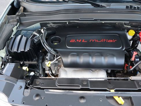 Used 2018 Jeep Renegade Latitude FWD image 37