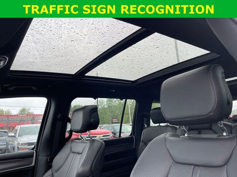 Used 2023 Jeep Wagoneer Series III w/ Premium Group I AWD/4WD image 14