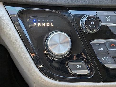 Used 2020 Chrysler Pacifica Touring-L Plus image 12