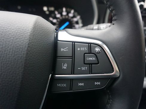 Used 2021 Toyota Highlander XLE image 38