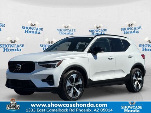 Used 2023 Volvo XC40 B4 Ultimate image 1