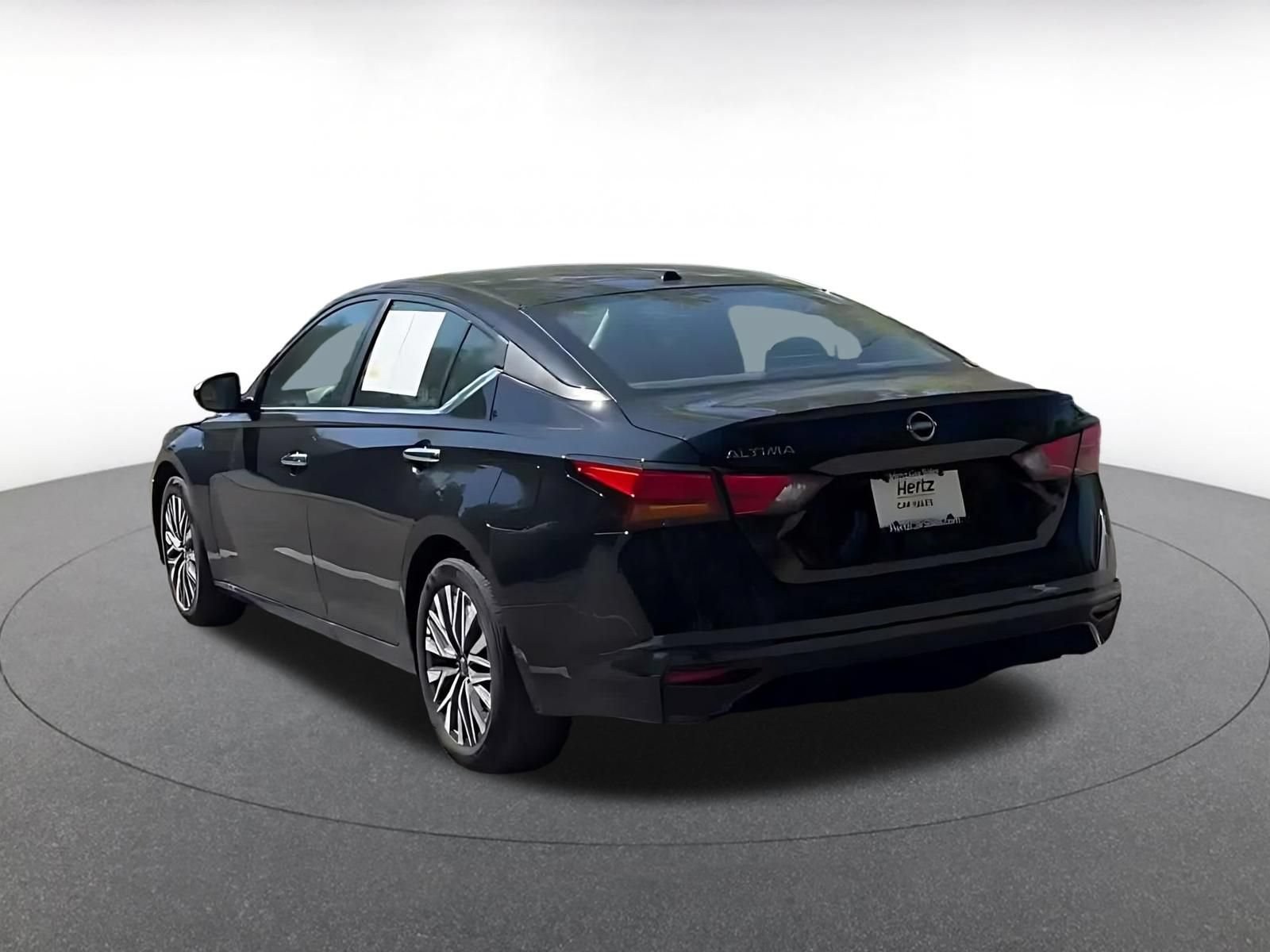 Used 2025 Nissan Altima 2.5 SV FWD image 10