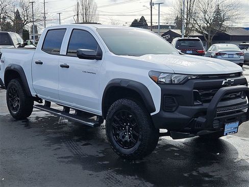 Used 2025 Chevrolet Colorado Trail Boss w/ Off-Road Front Bumper Package image 8