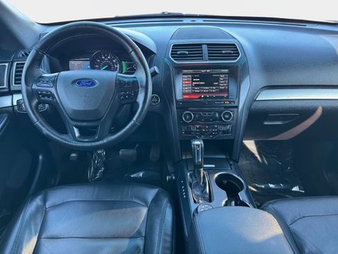 Used 2016 Ford Explorer XLT w/ Equipment Group 202A AWD/4WD image 11