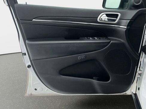 Used 2020 Jeep Grand Cherokee Limited w/ Luxury Group II image 18