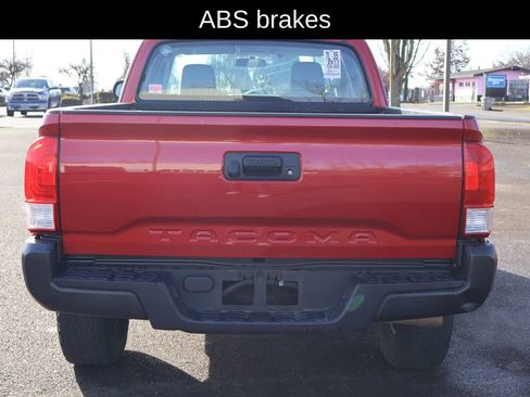 Used 2017 Toyota Tacoma SR image 5