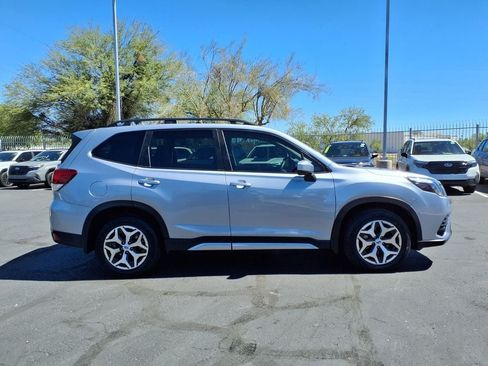 Used 2023 Subaru Forester Premium AWD/4WD image 9