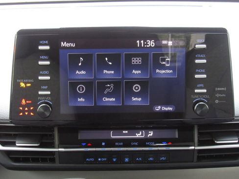 Used 2023 Toyota Sienna LE image 29