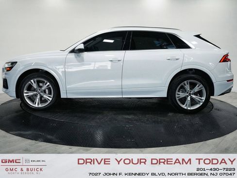 Used 2023 Audi Q8 Premium image 4