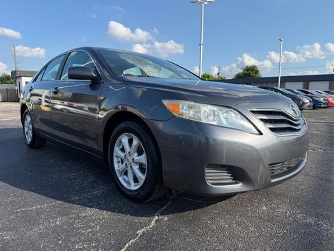 Used 2011 Toyota Camry LE w/ LE Extra-Value Pkg FWD image 3