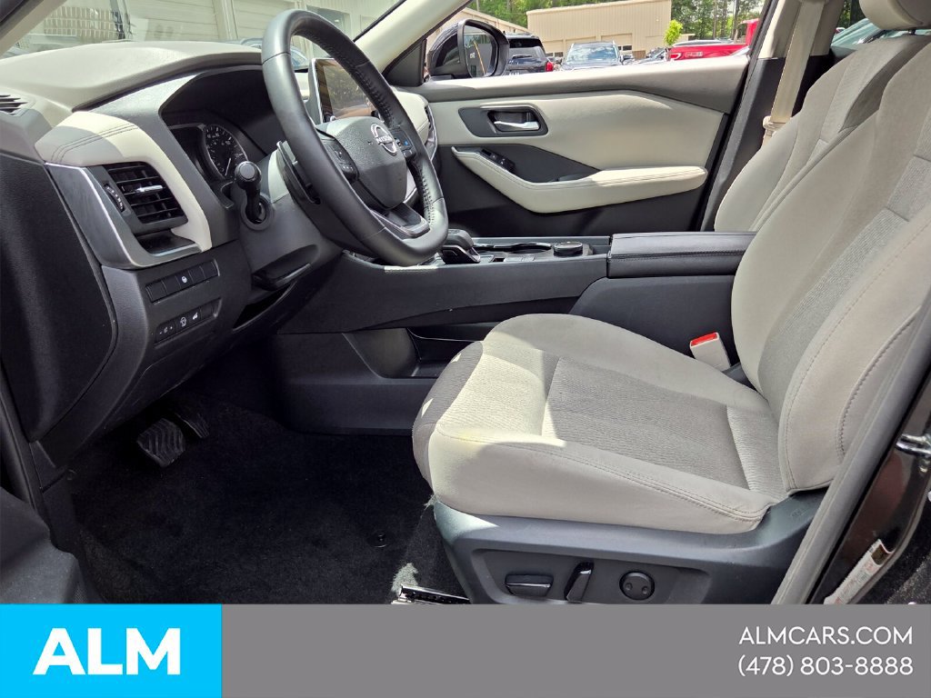 Used 2025 Nissan Rogue SV AWD/4WD image 3