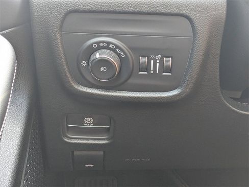 New 2025 Jeep Grand Cherokee Limited w/ Black Appearance Package image 25