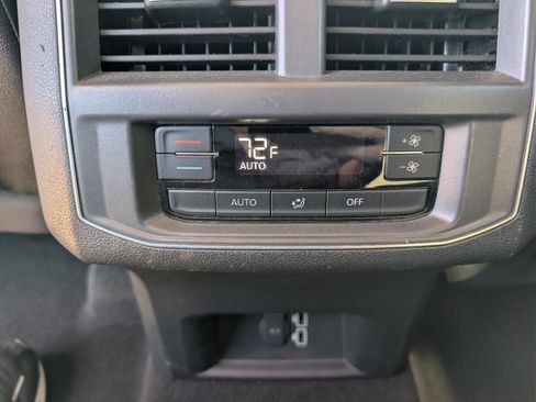 Used 2018 Volkswagen Atlas SE image 17