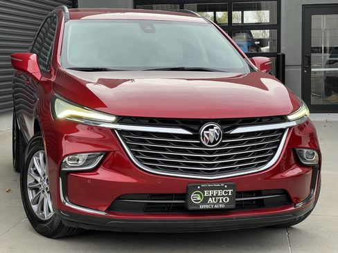 Used 2023 Buick Enclave Essence image 5