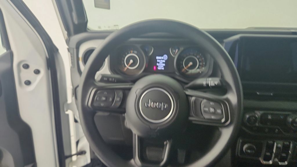Used 2025 Jeep Gladiator Sport AWD/4WD image 18