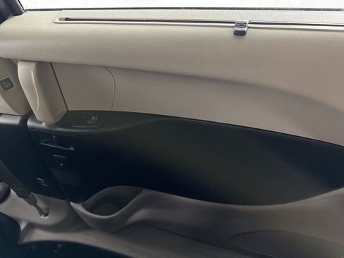 Used 2023 Chrysler Pacifica Limited FWD image 26