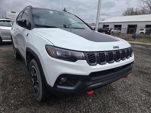 Used 2025 Jeep Compass Trailhawk image 1