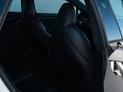 Used 2021 Tesla Model S Long Range Plus image 20