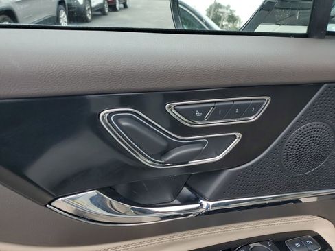 Used 2024 Lincoln Corsair Reserve image 13