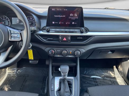Used 2022 Kia Forte LXS w/ LXS Technology Package FWD image 13