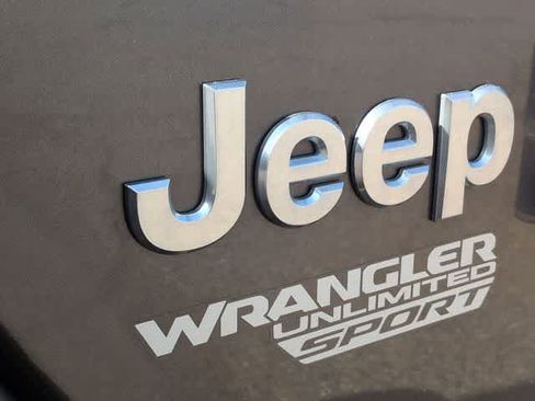 Used 2018 Jeep Wrangler Unlimited Sport S AWD/4WD image 12
