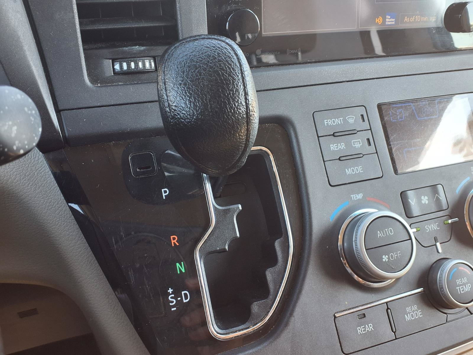 Used 2016 Toyota Sienna LE FWD image 11
