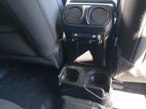 Used 2020 Jeep Wrangler Unlimited Sport S image 17