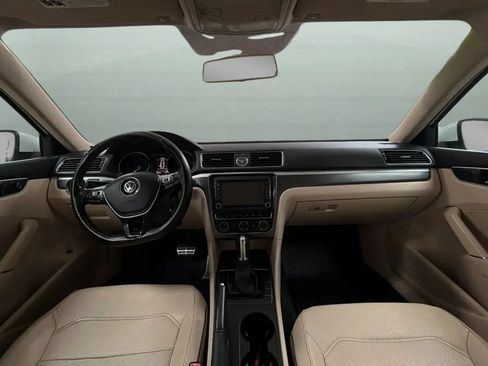 Used 2017 Volkswagen Passat 1.8T R-Line FWD image 9