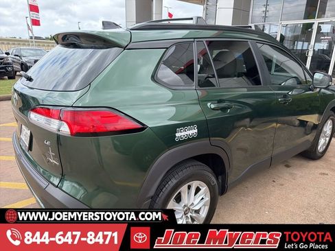 Used 2025 Toyota Corolla Cross LE w/ Moonroof Package image 5