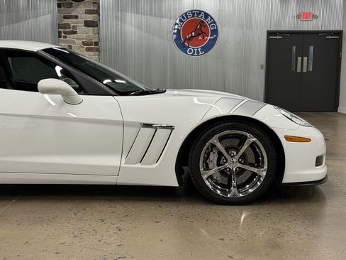 Used 2010 Chevrolet Corvette Grand Sport w/ Preferred Equipment Group RWD image 18