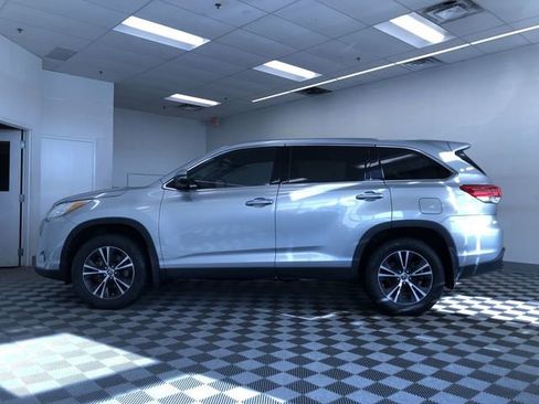Used 2019 Toyota Highlander Plus w/ Phone Cable & Charge Package image 13