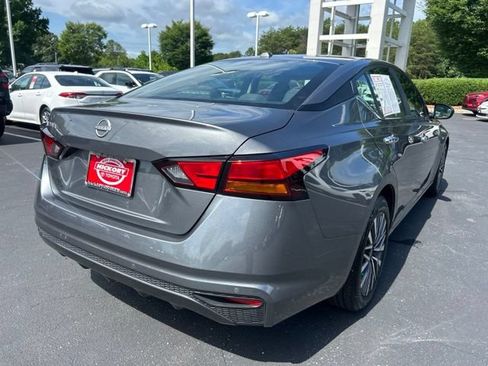 Used 2025 Nissan Altima 2.5 SV FWD image 7