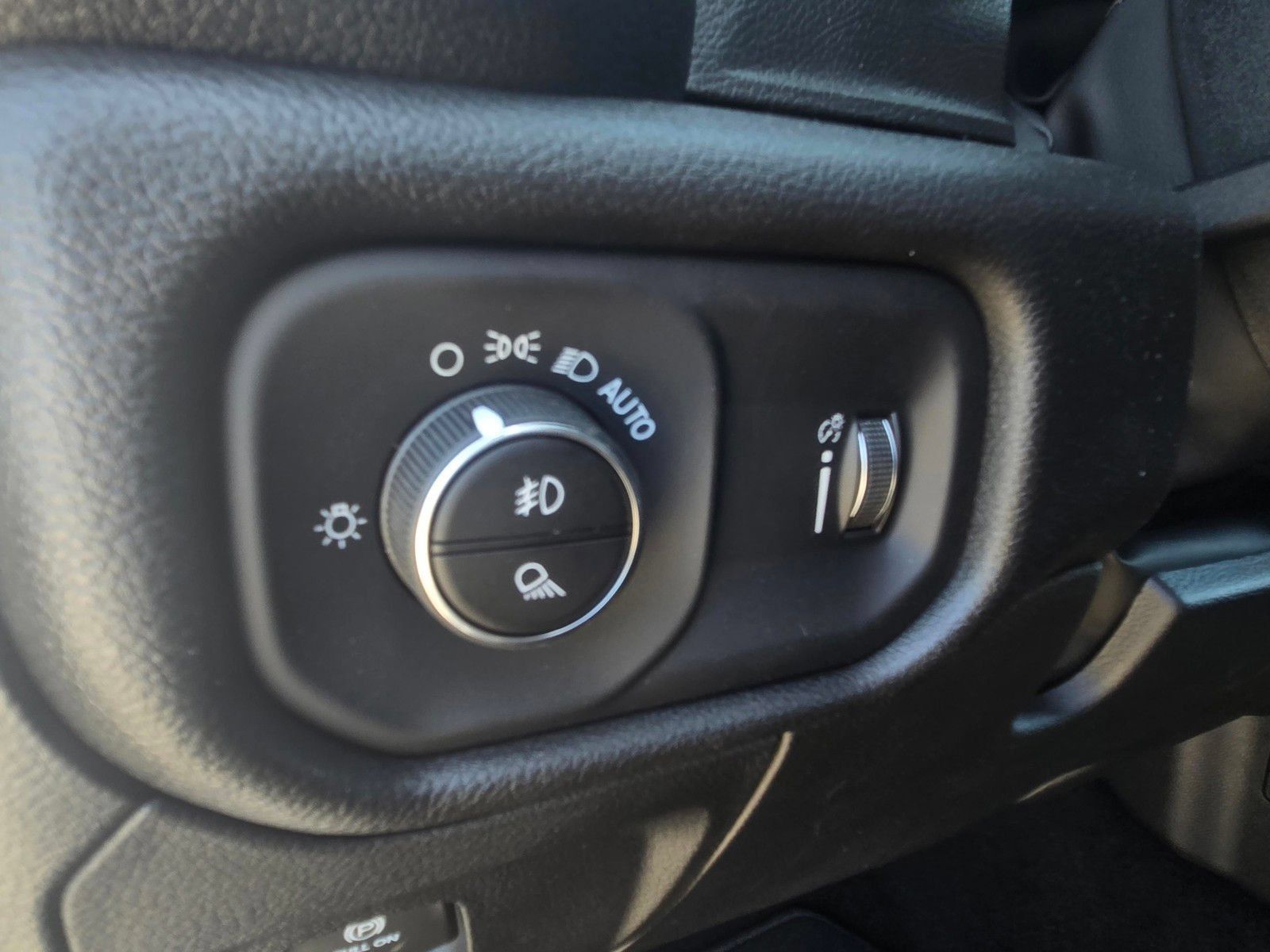 New 2026 RAM 1500 Express AWD/4WD image 13