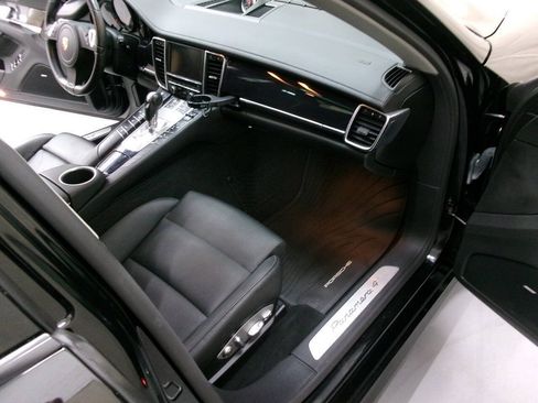 Used 2014 Porsche Panamera 4 AWD/4WD image 28