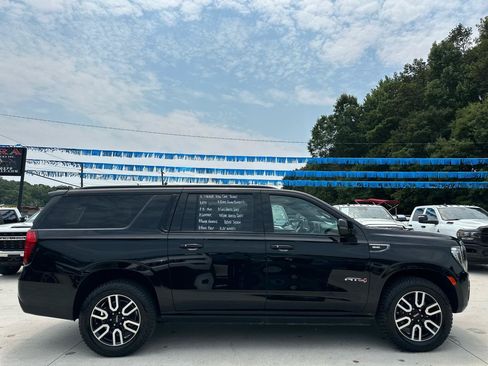 Used 2022 GMC Yukon XL AT4 AWD/4WD image 8