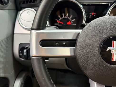Used 2006 Ford Mustang Coupe RWD image 25